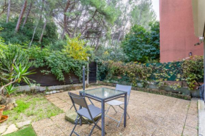 Flat with large wooded terrace 2 min from the sea in La Ciotat - Welkeys